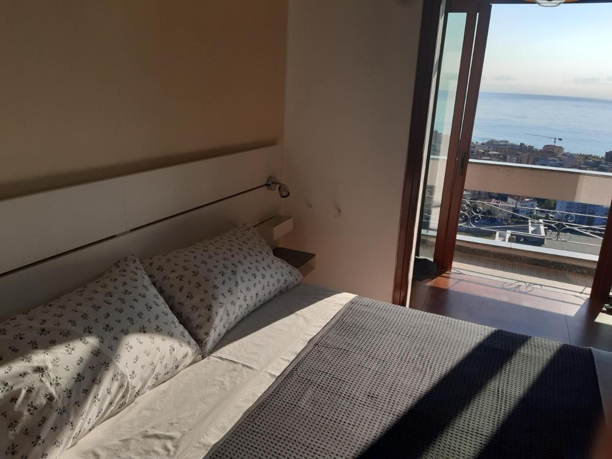 Bressa De Ma Affittacamere, Room & Breakfast Пиетра Лигуре Екстериор снимка